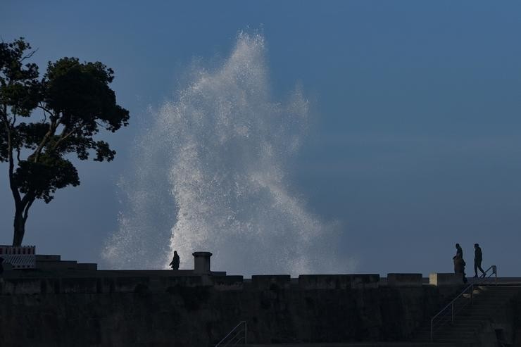 Grandes ondas e forte vento nun temporal na Coruña /  M. Dylan - Europa Press - Arquivo