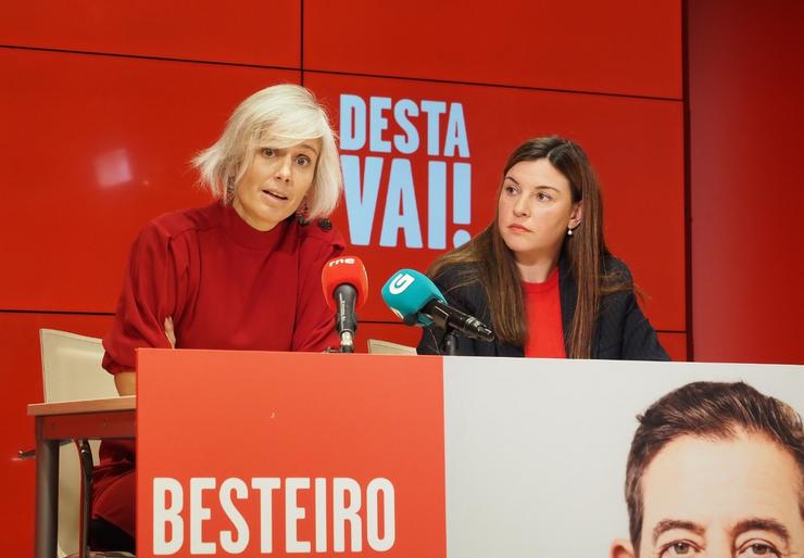 A cabeza de lista do PSdeG pola Coruña, Patricia Iglesias, e a candidata número tres por Lugo, Mayra García, en rolda de prensa. PSDEG 