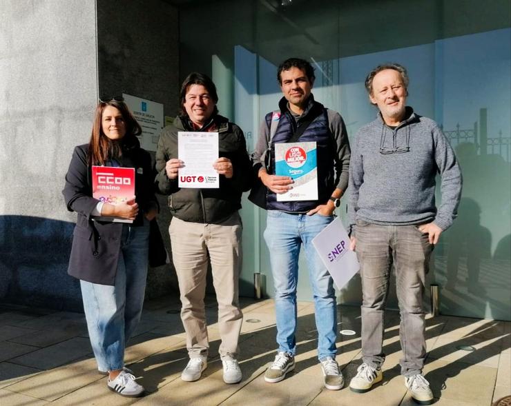 Representantes dos sindicatos CCOO, UXT, USO e SNEP da educación concertada en Galicia.. SINDICATOS / Europa Press