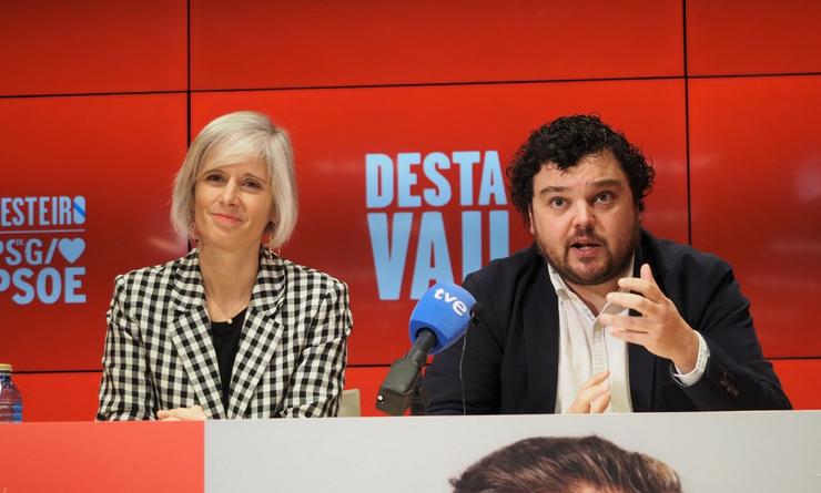 A cabeza de lista do PSdeG pola Coruña, Paticia Iglesias, e o candidato por Pontevedra, Julio Torrado, en rolda de prensa. PSDEG 