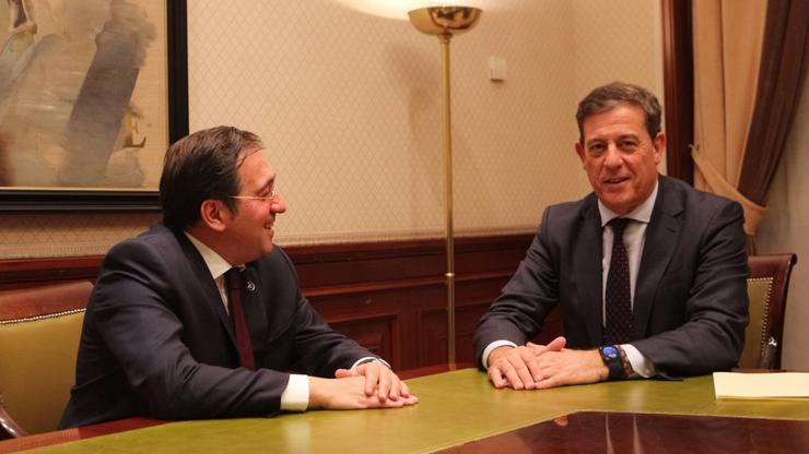 O ministro de Exteriores, José Manuel Albares, e o candidato do PSdeG á Xunta, José Ramón Gómez Besteiro. PSDEG / Europa Press