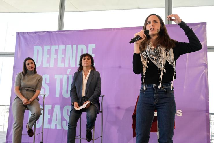 A secretaria xeral de Podemos, Ione Belarra, e a exministra de Igualdade, Irene Montero, participan nun acto en Palexco xunto a Isabel Faraldo, candidata á Presidencia da Xunta 