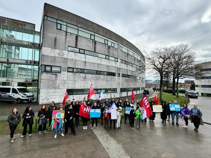 Educadoras infantís protestando este mércores / CIG