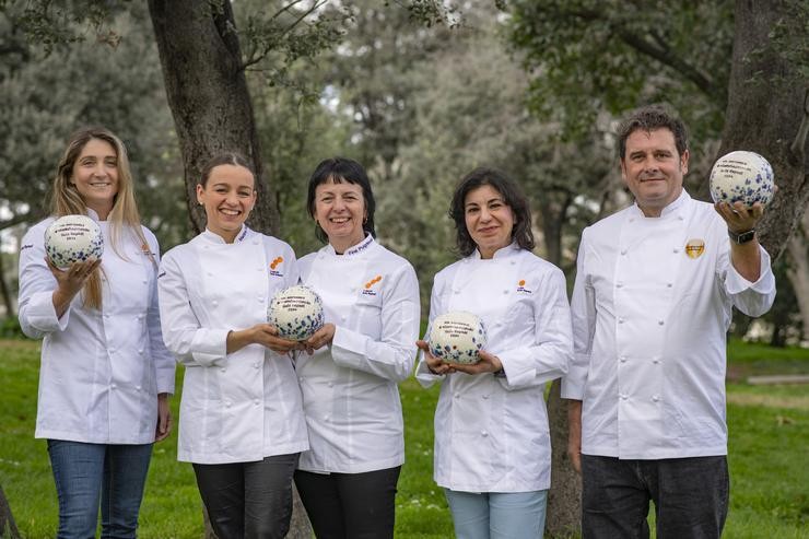 Chefs dos  restaurantes Lles Cols, A Tafona, Loreto e A Revelía, novos Soles Sustentables da Guía Repsol. GUÍA REPSOL / Europa Press