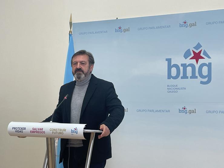 O deputado do BNG Luís Bará nunha rolda de prensa no Parlamento de Galicia. / Europa Press