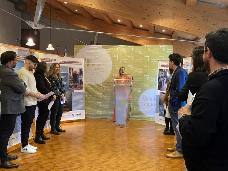 A Valedora do Pobo durante a inauguración da mostra de EAPN Galicia. 