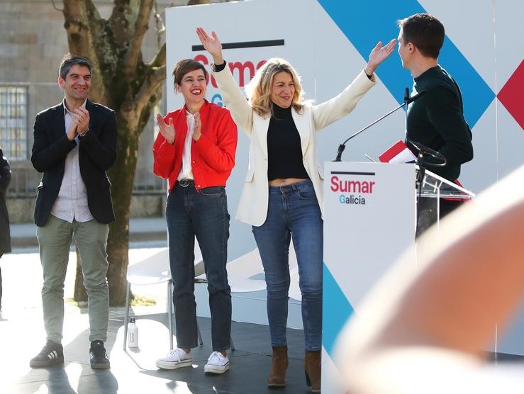 A líder de Sumar, Yolanda Díaz, no mitin de Ferrol no segundo día de campaña electoral, xunto a Marta Lois, Íñigo Errejón e Jorge Suárez / RAÚL LOMBA-EUROPA PRESS  / Europa Press