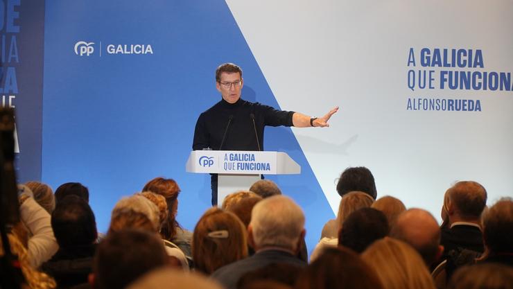 O presidente nacional do PP, Alberto Núñez Feijóo, nun mitin en Oleiros. Gustavo da Paz - Europa Press 