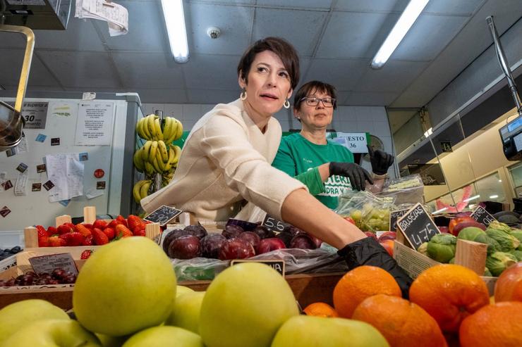 A candidata do BNG á Presidencia da Xunta, Ana Pontón, durante a súa visita ao Mercado de Elviña, na Coruña. BNG / Europa Press
