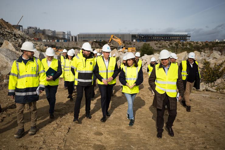 Alfonso Rueda e Ángeles Vázquez, na súa visita ás obras de reurbanización da fase C do Parque empresarial de Morás. XUNTA / Europa Press