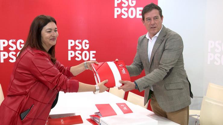 O secretario xeral do PSdeG, José Ramón Gómez Besteiro, entrega os avais para facerse coa Secretaría Xeral do PSdeG. PSDEG / Europa Press
