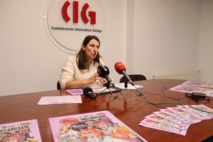 Ester Mariño, secretaria comarcal das Mulleres de CIG Vigo, na presentación das mobilizacións con motivo do 8M de 2024 / CIG
