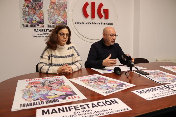Raquel Pérez e Alberte Gonçalves, de CIG-Vigo, na presentación das mobilizacións con motivo do 10 de marzo, Día da Clase Obreira Galega / CIG VIGO
