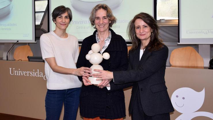 Verónica Salgueiriño, Soledad Torres e Ana Mejías co Premio Uviguala 2024 que dá a Uvigo en recoñecemento da loita das mulleres pola igualdade na universidade / Uvigo