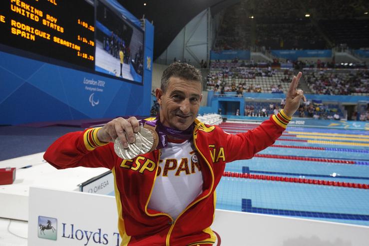 Arquivo - O nadador español Sebastián Rodríguez coas súas medallas nos Xogos Paralímpicos de Londres de 2012. PAULINO ORIBE/CPE - Arquivo / Europa Press