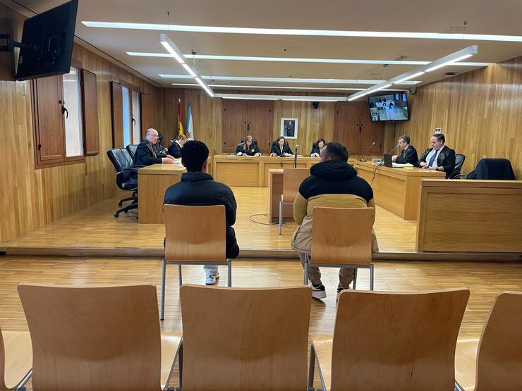 Os dous homes acusados dun presunto de delito de violación na localidade de Viveiro en 2021, durante a súa comparecencia este martes na Audiencia Provincial de Lugo. En Lugo, a 16 de abril de 2024. / Europa Press