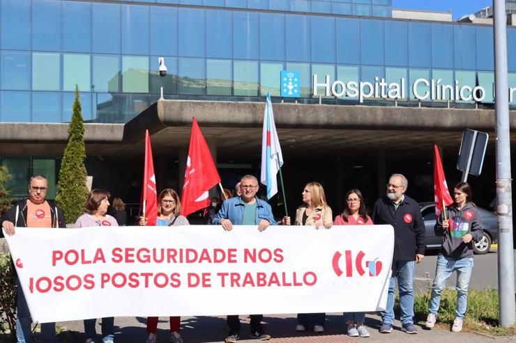 CIG-Saúde concéntrase ante o Hospital Clínico de Santiago.. CIG / Europa Press