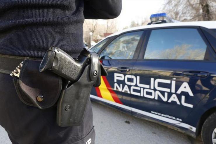 Un axente da Policía Nacional 