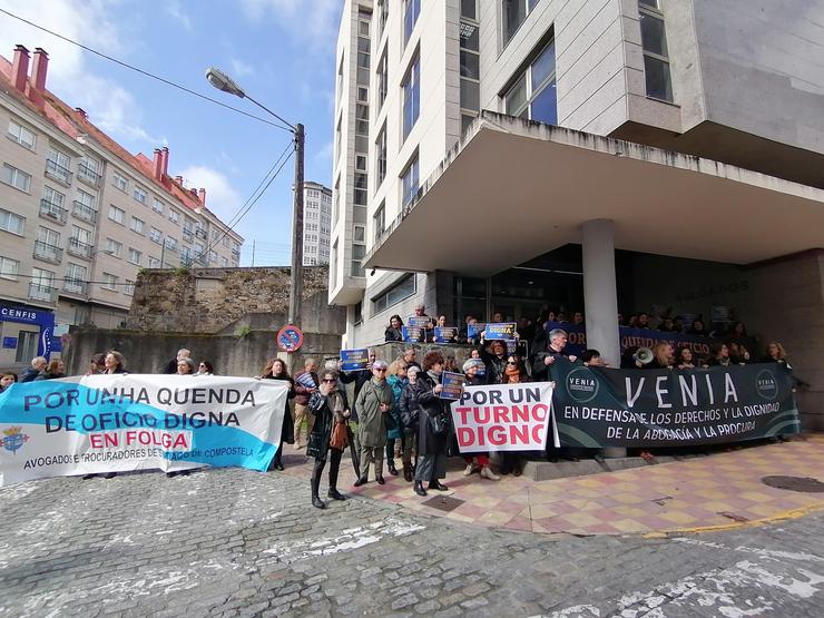 Avogados e procuradores da quenda de oficio maniféstanse por Ferrol / Europa Press
