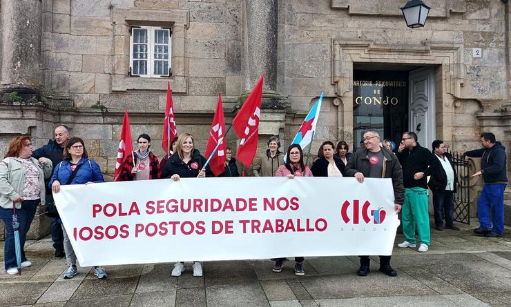 Traballadores do Hospital de Conxo maniféstanse en Santiago. CIG 