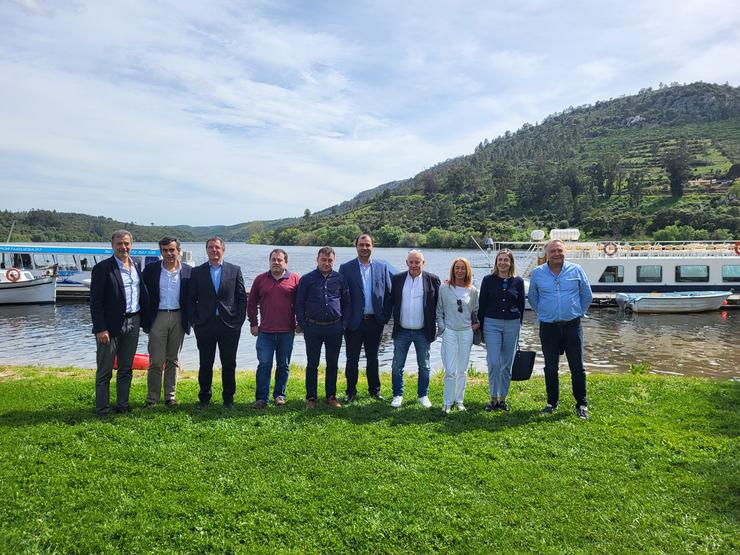 Altri convida a alcaldes da zona da Ulloa ás súas fábricas de Portugal para que coñezan a súa integración na contorna.. GREENFIBER / Europa Press