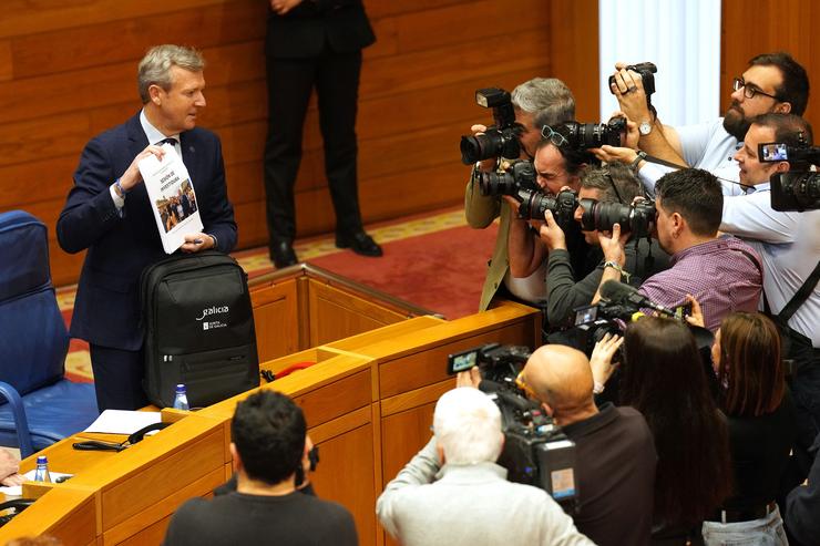 O presidente da Xunta de Galicia, Alfonso Rueda, é fotografado durante o seu segundo debate de investidura 