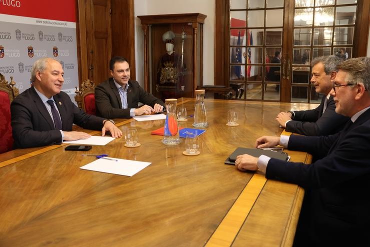 O presidente da Deputación de Lugo, José Tomé, e o deputado de Promoción Económica, Pablo Rivera, reúnense con José Soares de Pina e Carlos Vanzeller, de Altri / DEPUTACIÓN DE LUGO