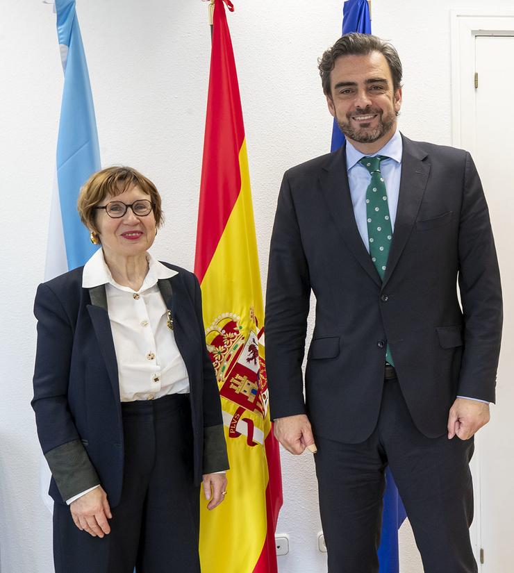O conselleiro de Presidencia, Xustiza e Deportes, Diego Calvo, reúnese coa cónsul xeral de Francia en Bilbao, Marianne Carré / XUNTA