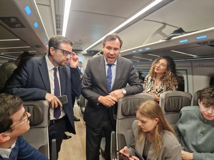 Óscar Puente nun tren Avril.. PEDRO DAVILA-EUROPA PRESS 