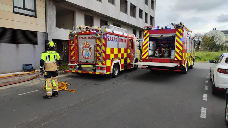Os bombeiros de Narón durante o servizo /Bombeiros de Narón