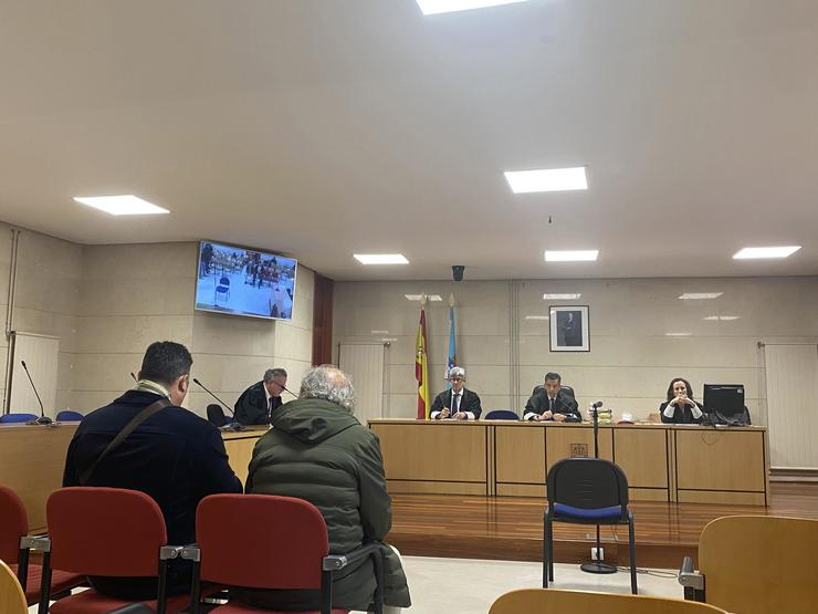 Xuízo en Santiago por fabricar xel hidroalcohólico con augardente. / Europa Press