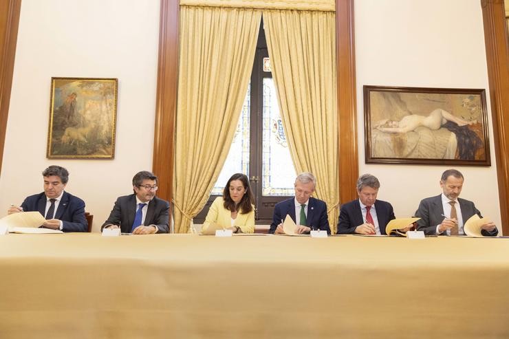 Firma do protocolo sobre o futuro da fachada marítima da Coruña / ANDY PÉREZ