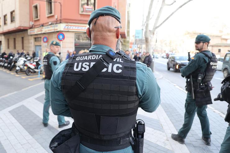 Arquivo - Axentes da Garda Civil. Isaac Buj - Europa Press - Arquivo