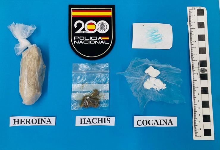 Efectos intervidos aos dous detidos na operación contra o tráfico de drogas 