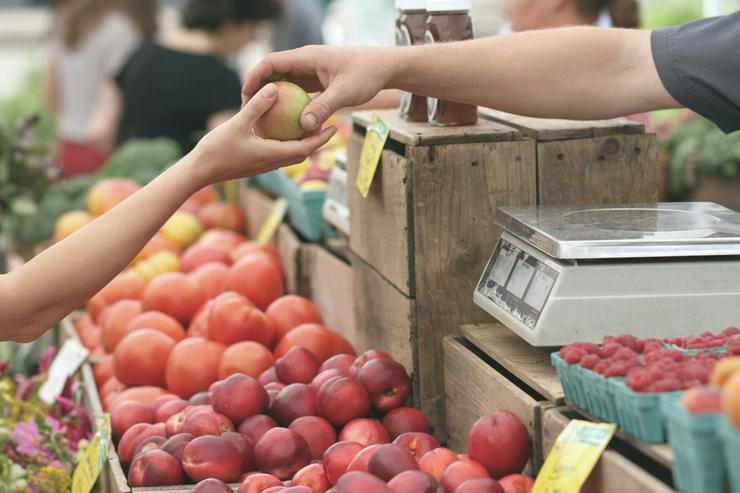 Arquivo - Imaxe dunha frutería nun mercado.. XUNTA DE ANDALUCÍA - Arquivo / Europa Press