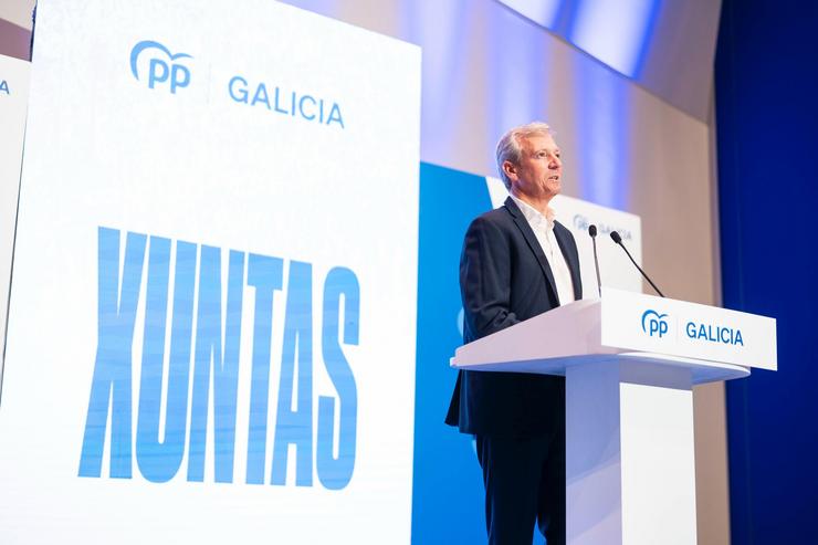 O presidente do PPdeG, Alfonso Rueda, nun acto dos populares galegos en Santiago de Compostela.. PPDEG 