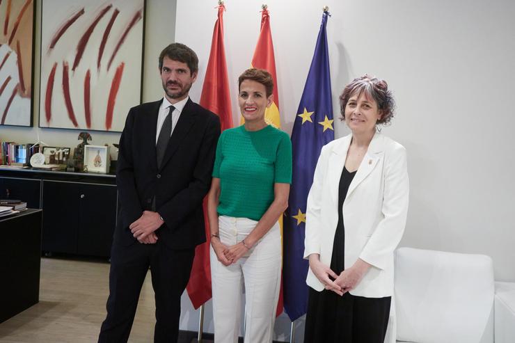 O ministro de Cultura, Ernest Urtasun, xunto á presidenta de Navarra, María Chivite, e a conselleira de Cultura, Deporte e Turismo do Goberno de Navarra, Rebeca Esnaola/ Eduardo Sanz