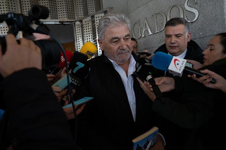 O exnarcotraficante galego Laureano Oubiña (c) atende a medios á súa saída dos xulgados de Vilagarcía, a 21 de novembro de 2023, en Vilagarcía / Adrián Irago - Europa Press - Arquivo / Europa Press