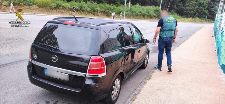 A Garda Civil investiga a un condutor por darse á fuga tras atropelar a un ciclista, que quedou ferido en Oia / Garda Civil