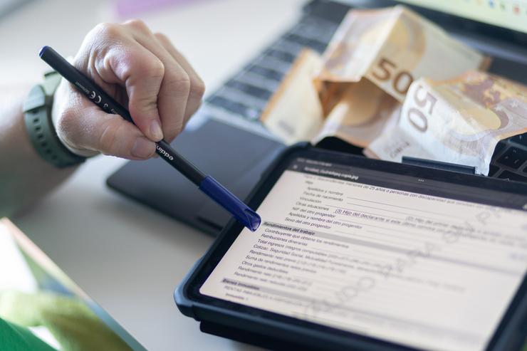 Vista da declaración da renda nunha tablet, a 3 de abril de 2024, en Madrid / Eduardo Parra - Arquivo
