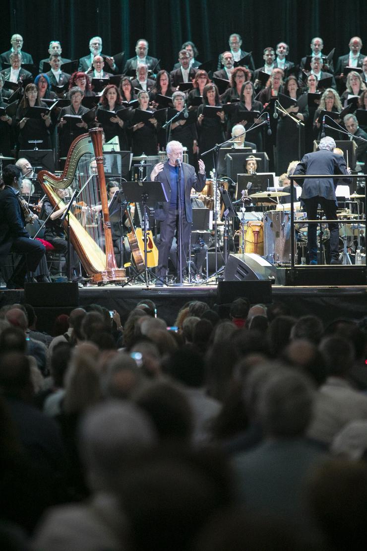 O cantante Víctor Manuel durante un concerto / Jorge Peteiro - Arquivo
