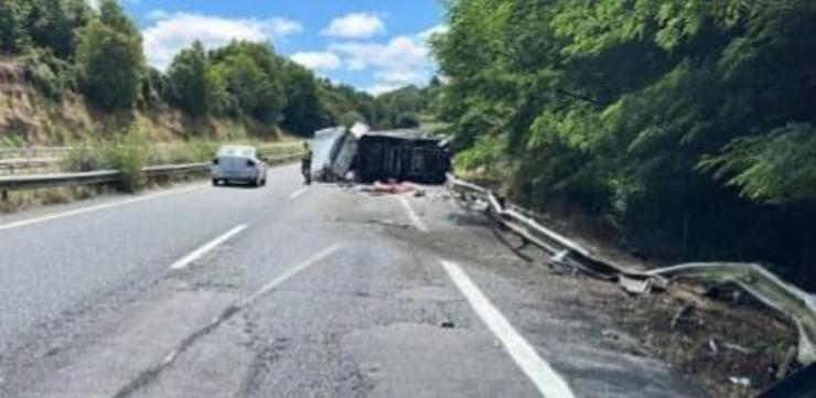 Accidente na A-6. GARDA CIVIL / Europa Press