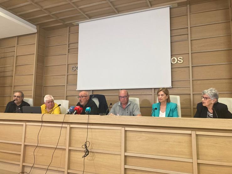 Rolda de prensa de SOS Sanidade Pública en Santiago. / Europa Press