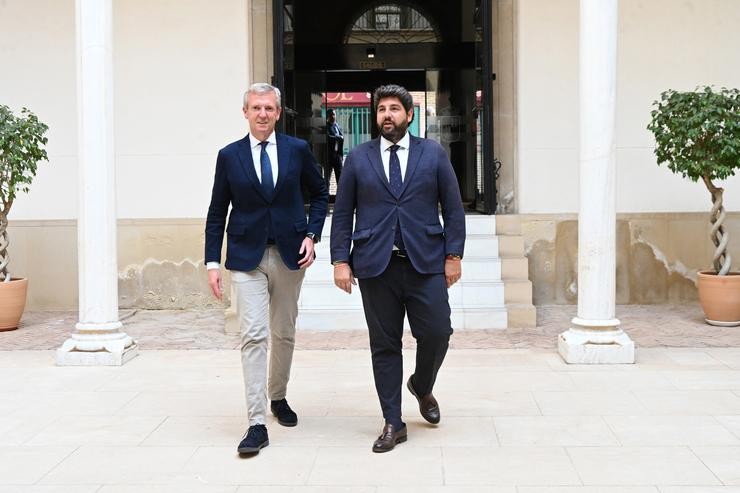 O presidente da Rexión de Murcia, Fernando López Miras,  recibe ao presidente da Xunta de Galicia, Alfonso Rueda. CARM / Europa Press