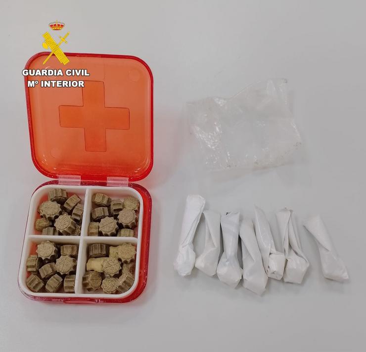 Sustancias interceptadas a un veciño de Arteixo ao que a Garda Civil investiga por un delito contra a saúde pública. GARDA CIVIL / Europa Press