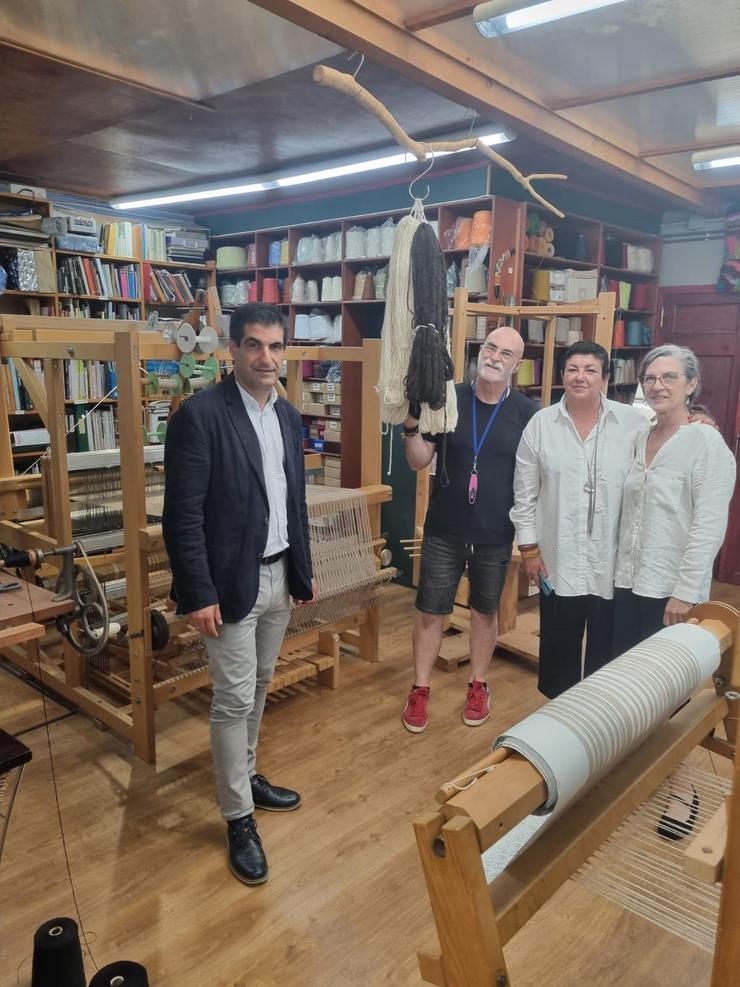 A Xunta abrirá este mércores o prazo de solicitude, que será dun mes, das axudas dirixidas a potenciar a transformación sustentable do sector comercial e artesán e impulsar as pemes e autónomos do sector téxtil.. A Xunta / Europa Press