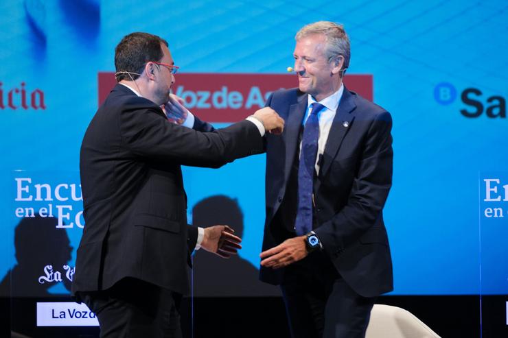 O presidente da Xunta, Alfonso Rueda, e o presidente asturiano, Adrián Barbón, na sexta edición dos Encontros do Eo. DAVID CABEZON / XUNTA / Europa Press