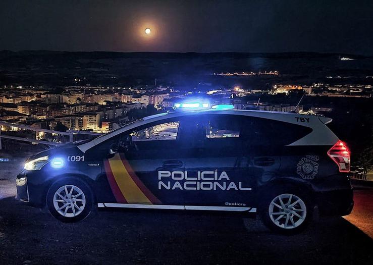 Arquivo - Un coche da Policía Nacional en León.. 112 - Arquivo / Europa Press