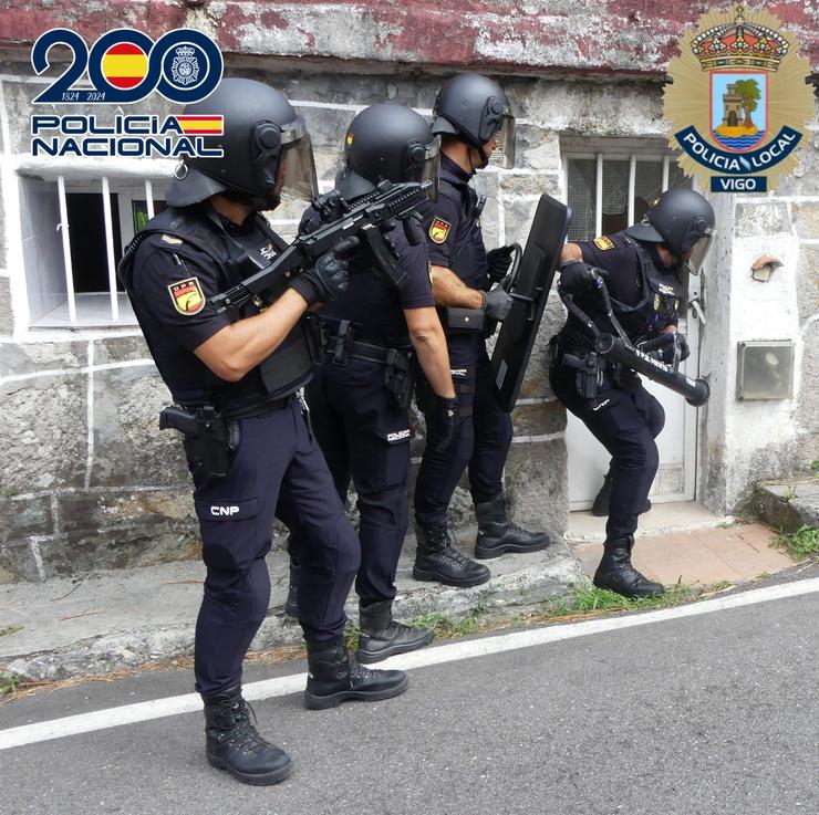 Axentes da UDYCO de Policía Nacional durante un operativo / POLICÍA NACIONAL - Arquivo