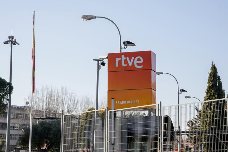 Arquivo - Logotipo de Radio Televisión Española na sede de Prado del Rey, Madrid, (España).. Ricardo Rubio - Europa Press - Arquivo / Europa Press